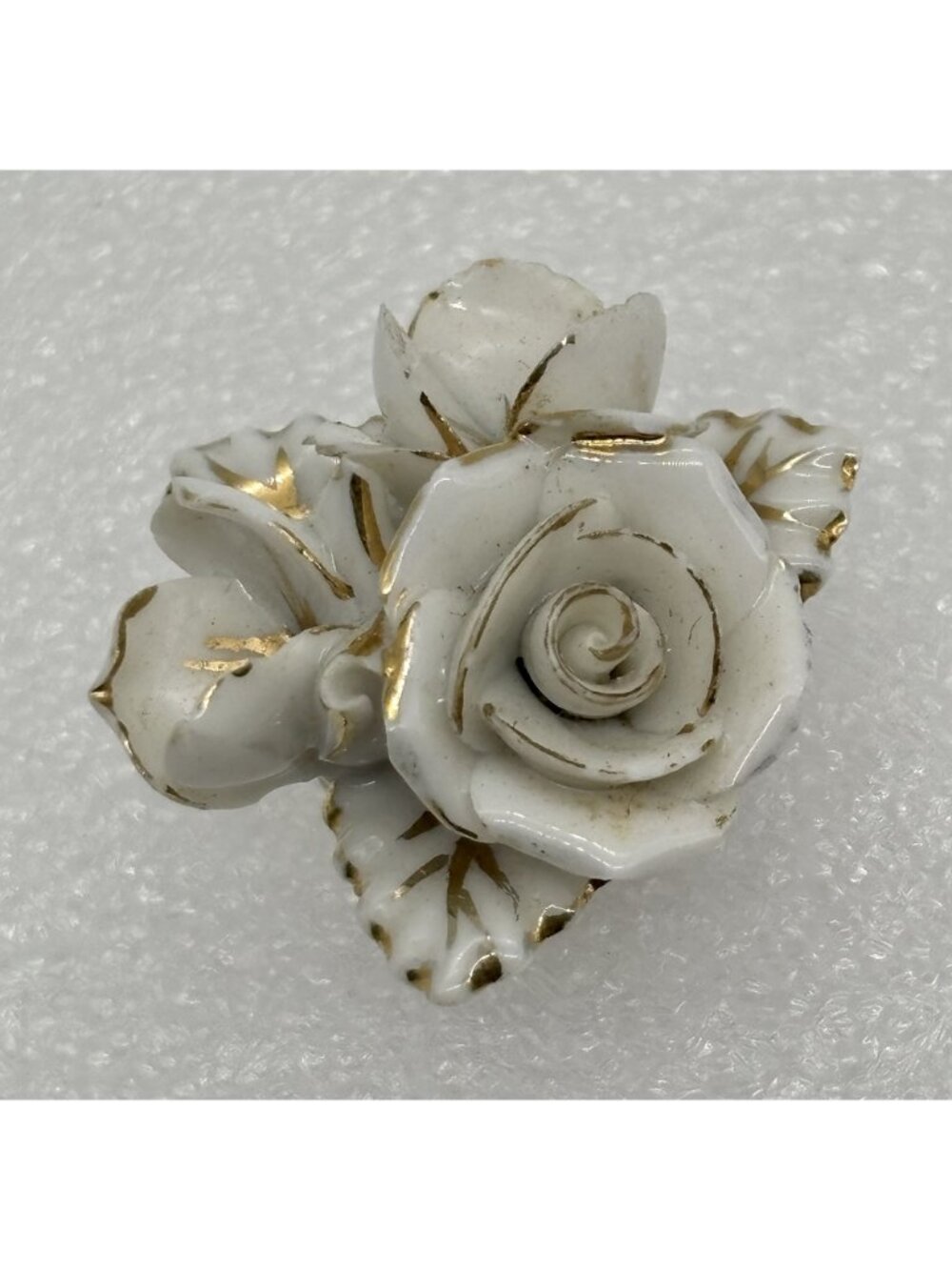 Vintage Japan Porcelain White and Gilt Edged Rose Brooch Hand Painted, Unbranded - Picture 5 of 10